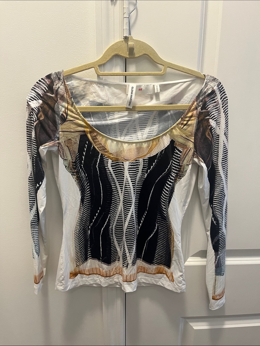 H&M X Glen Martens Long Sleeve Scoop Neck Top in White, Black & Gold Print